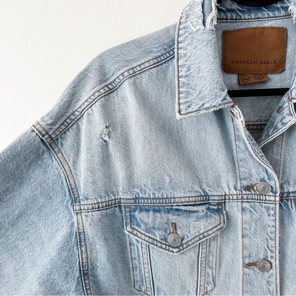 AE Oversized Boyfriend Denim Jacket Distressed Light Wash Women’s Size Small - Picture 9 of 15